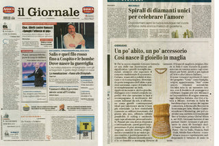 Un po’ abito, un po’ accessorio. Così nasce il gioiello in maglia