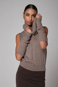 Cable knitted arm warmers