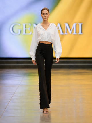 Crop shirt with crystal flow knitted jewel