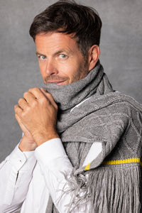 Oversize unisex scarf with fringes grey